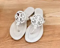 ✨新品未使用✨トリーバーチ トング サンダル アイボリー レザー ロゴ