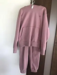 アディダス フード付きスウェットセットアップ ピンク