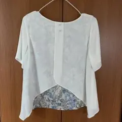 Doux archives シアートップス白と花柄の二枚重ね
