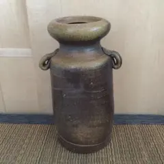 作家物】備前焼 信楽風 耳付花入 花瓶 飾壺 箆彫 窯印あり - メルカリ