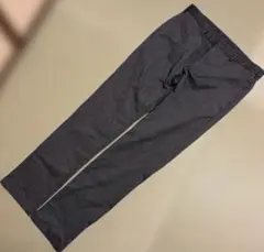 ユニクロ　メンズ　ストレートパンツ　ウェスト85センチ　ダークグレー