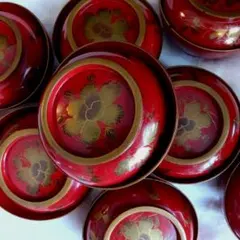 時代逸品！時代金縁朱漆に極上牡丹蝶螺鈿蒔絵の映えるお椀2点（検輪島塗蒔絵椀雑煮椀 時代逸品！時代金縁朱漆に極上牡丹蝶螺鈿蒔絵の映えるお椀2点（