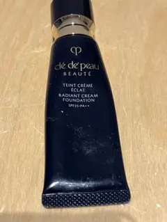 Clé de Peau Beauté タンクレームエクラn オークル20