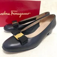 【美品】 フェラガモ パンプス ヴァラリボン レザー 黒 冠婚葬祭 パーティのサムネイル