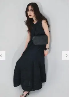 ANDREA &CO 3Dプリーツワンピース AUBREY】プリーツVネックワンピース – ANDREA&Co.
