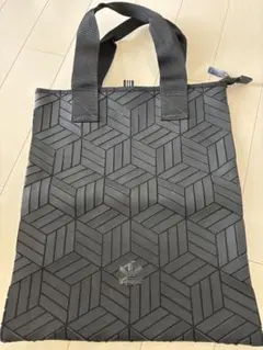 adidas 幾何学模様 ラバートートバッグ DY2969黒