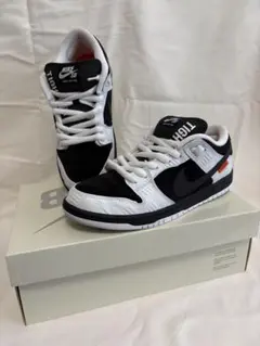 【タイトブース】Nike SB Dunk Low 