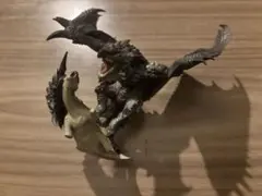 モンハン　リオレウス希少種　フィギュア