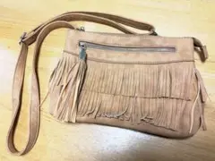 フリンジ付きキャメル色ショルダーバッグ