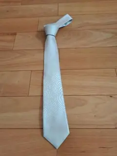 レミュー　ホワイト ネクタイ