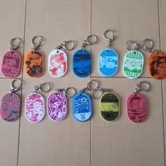 ワンピース　イニシャルアクリルキーホルダー