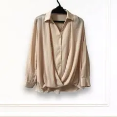 【美品】ピンクベージュ ドレープデザイン 長袖シャツ