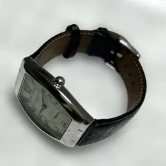 腕時計　ジバンシー　GIVENCHY 文字盤樽型のサムネイル