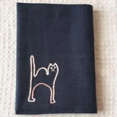 ハンドメイド　ブックカバー　文庫本用　刺繍