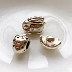 金属パーツ3点セットまとめ売りハンドメイド　うさぎ　苺　宝船　シルバー