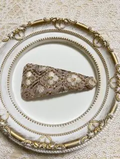 14.インド刺繍リボン　三角パッチンピン