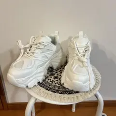 未使用　厚底　ダッド　スニーカー　白　M 軽量　匿名配送