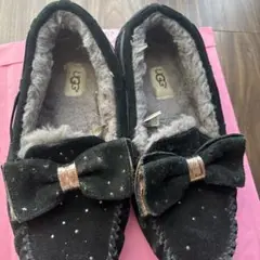 UGG 黒 リボン付き ムートンブーツ
