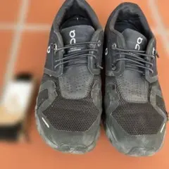 ブラック スニーカー