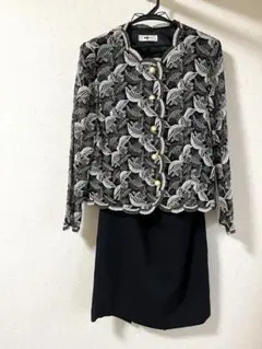 ジャケットとスリットスカートのセット