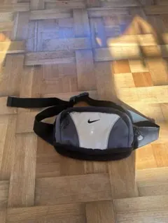 特価NIKEコンパクトウエストポーチ黒白グレー　ウエストバッグアウトドア