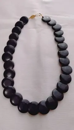 黒い円形ビーズネックレス