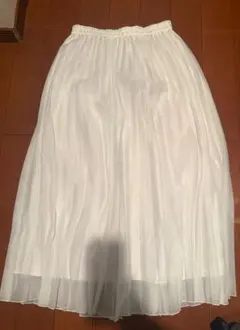GU 白 プリーツロングスカート