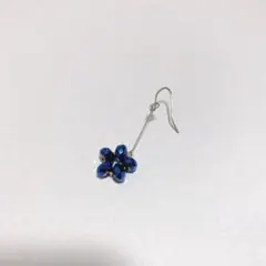 【ハンドメイド】ハンドメイド ぶら下がりピアス 青 限定！ 片耳