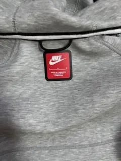 NIKEテックフリース グレー フード付きパーカー