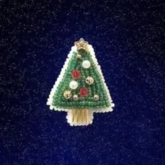【ハンドメイド】クリスマスツリーのビーズブローチ 刺繍 イベント アクセサリー