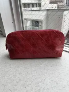 未使用。濃いピンク天然川ヘビ革のポーチ。