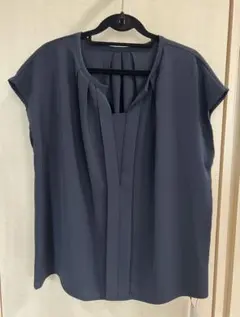 新品★ROSSO★とろみ素材のフレンチスリーブシャツ★ネイビーのサムネイル