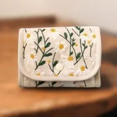 ハンドメイド3つ折りポーチ刺繍生地デイジー可愛いポーチ小物入れお薬アクセサリー