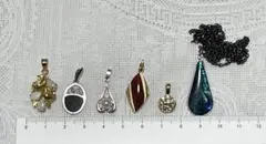 ①ペンダントトップ5点+ネックレス1点(ニナリッチ シェル イミテーション)