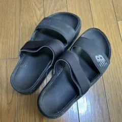 New Balance ブラック スポーツサンダル
