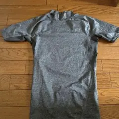 Under Armour コンプレッションシャツ 半袖 グレーのサムネイル