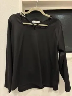 Hina Komachiクロス Vネック 長袖Tシャツ