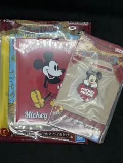 ディズニー ミッキーマウス クリアファイル　チャーム　2点セット