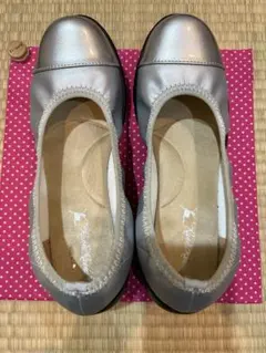 空飛ぶパンプス エナメルバイカラー