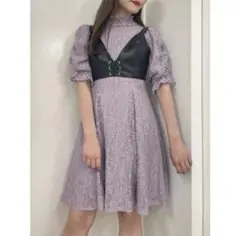 EATME(イートミー) フェイクレザービスチェレースワンピース（ラベンダー）