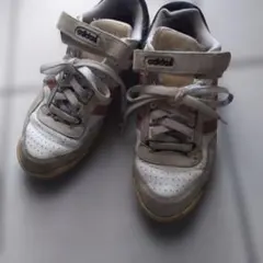 adidas スニーカー