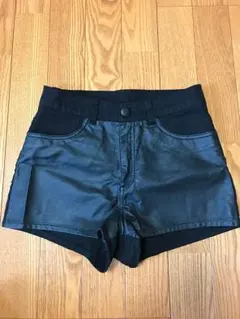 ※最終価格値下げ中※ H&M ショートパンツ 切り返し フェイクレザー