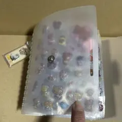 シール帳完成品。カラフルキャラクターシールブック