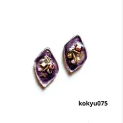 075 ハンドメイドピアス　イヤリング　レジン　ビーズデザイン