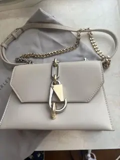 CHARLES & KEITH チェーンショルダーバッグのサムネイル