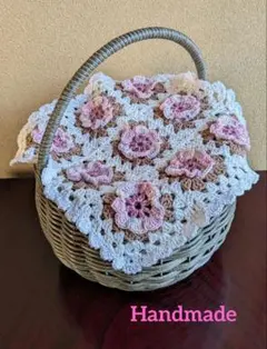 手編みマルチカバー　籠カバー　グラニースクエア　モチーフ編み　かぎ針編み　桜花