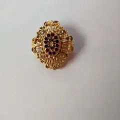 豪華なイメージのブローチ