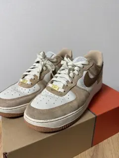 NIKE AIR FORCE 1 ベージュ ブラウンのサムネイル