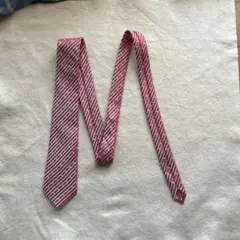 赤と白のストライプ ネクタイ