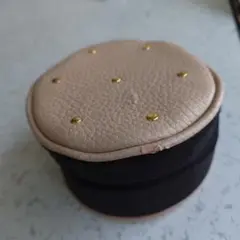 ラウンドアクセサリーケース ベージュとブラック